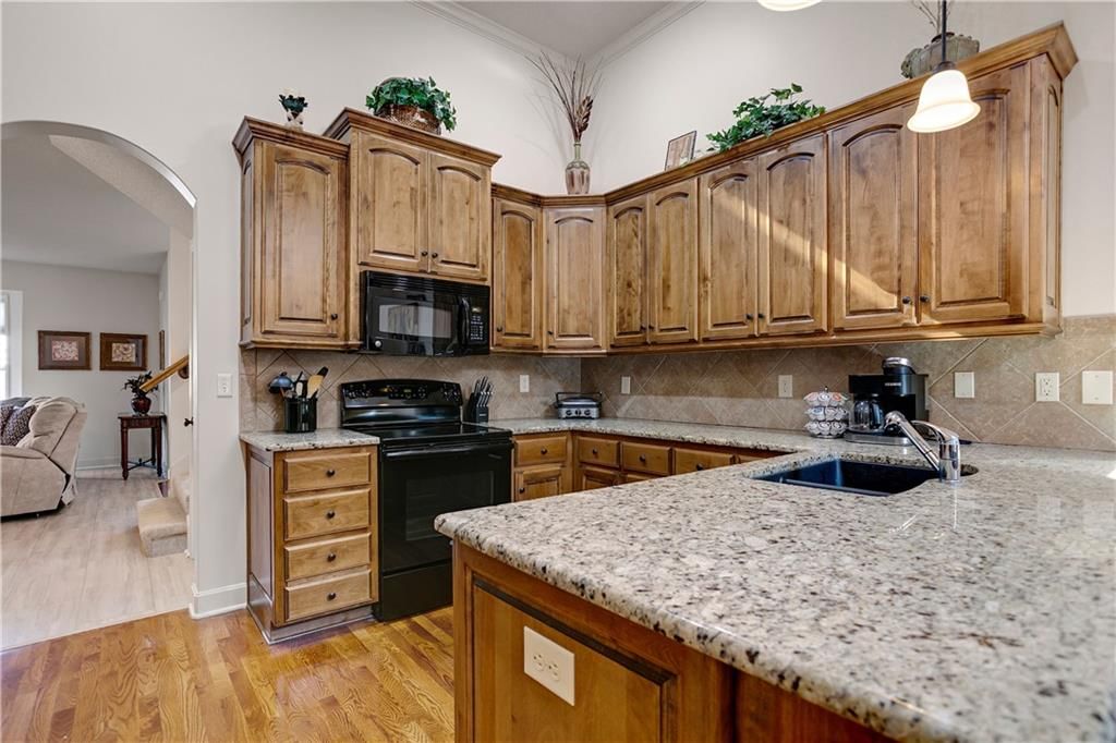 Photo 14 of 33 - 16067 S BROOKFIELD Street, Olathe, KS 66062