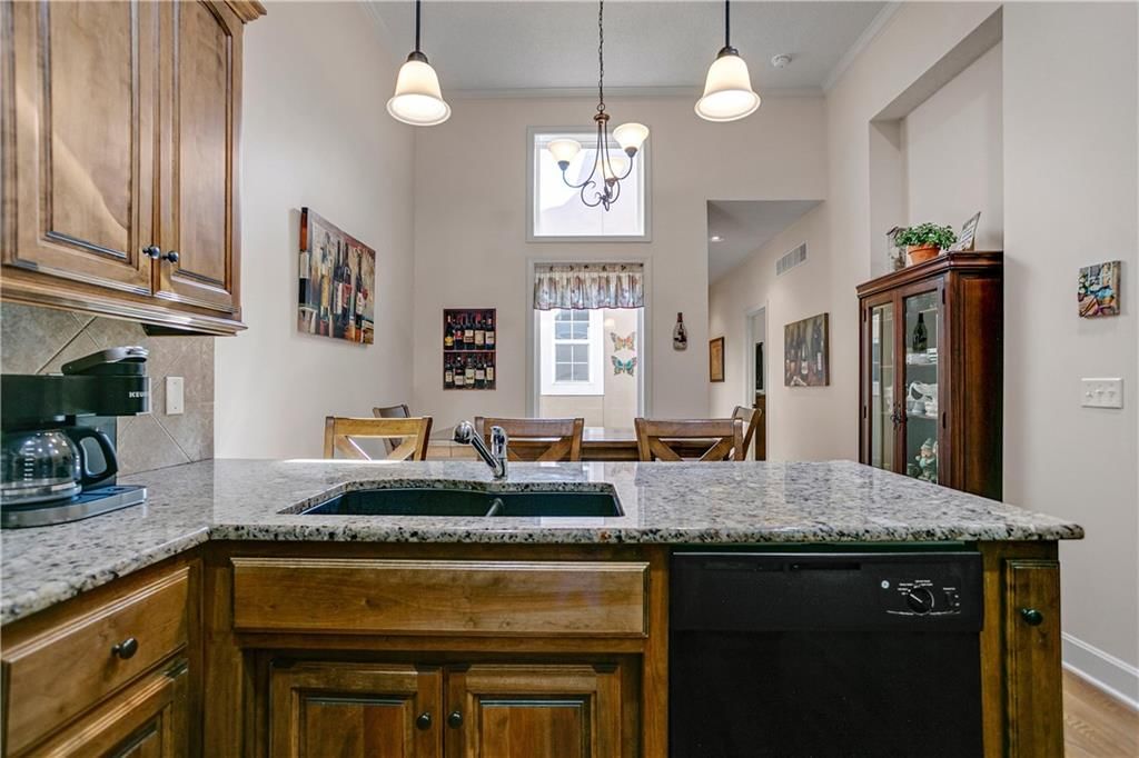 Photo 15 of 33 - 16067 S BROOKFIELD Street, Olathe, KS 66062