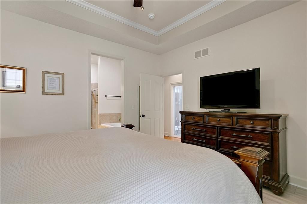 Photo 21 of 33 - 16067 S BROOKFIELD Street, Olathe, KS 66062