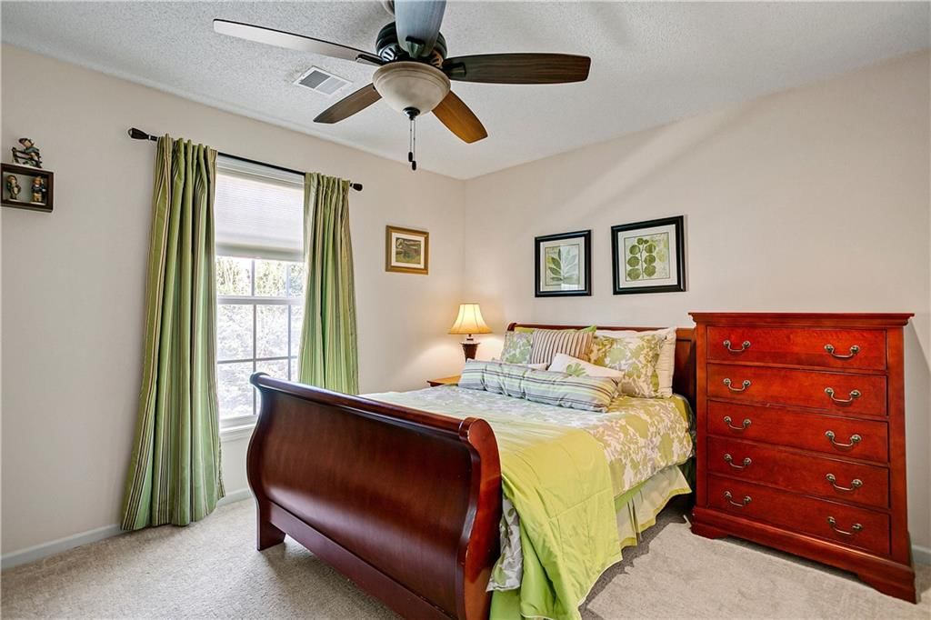 Photo 27 of 33 - 16067 S BROOKFIELD Street, Olathe, KS 66062