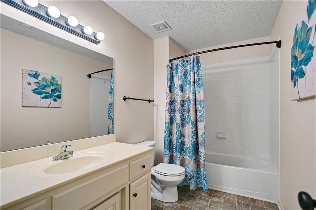 Photo 29 of 33 - 16067 S BROOKFIELD Street, Olathe, KS 66062