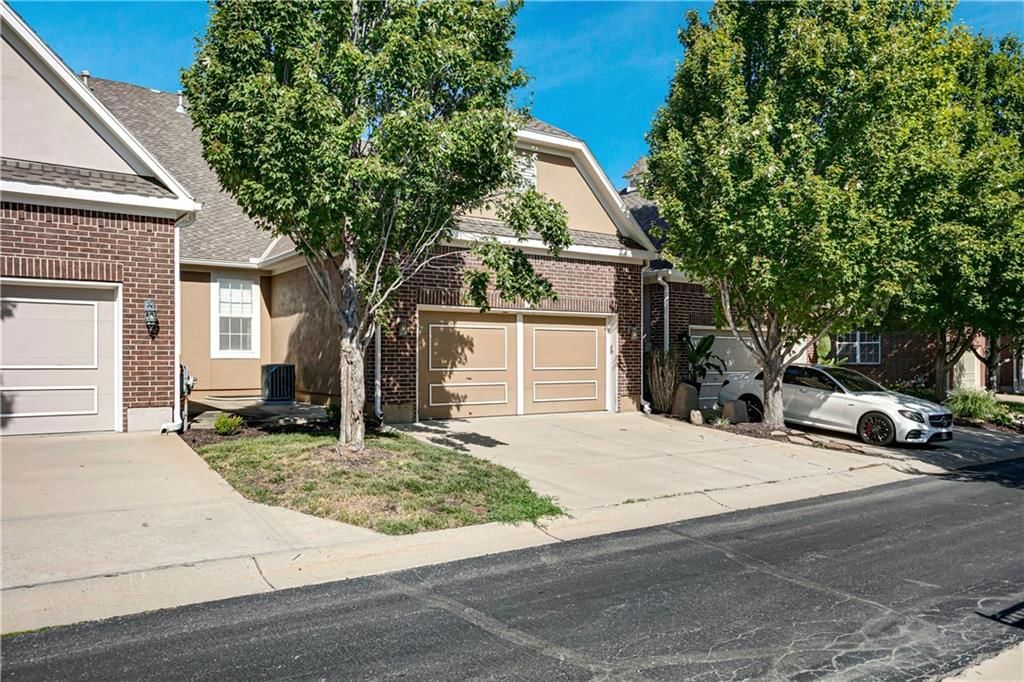 Photo 30 of 33 - 16067 S BROOKFIELD Street, Olathe, KS 66062