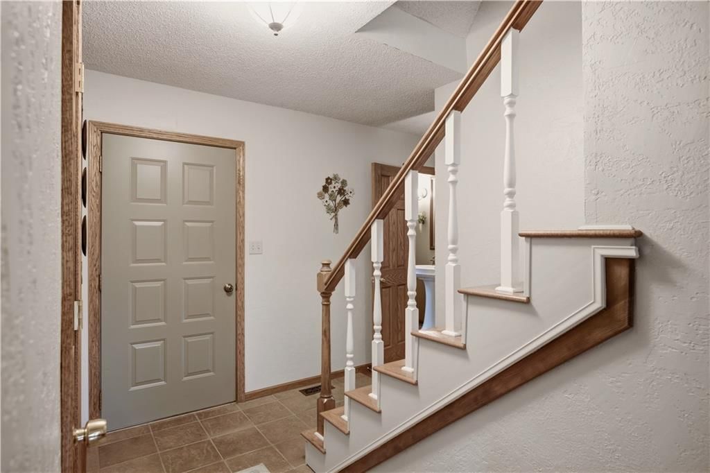 748 S Peculiar Drive — photo 6