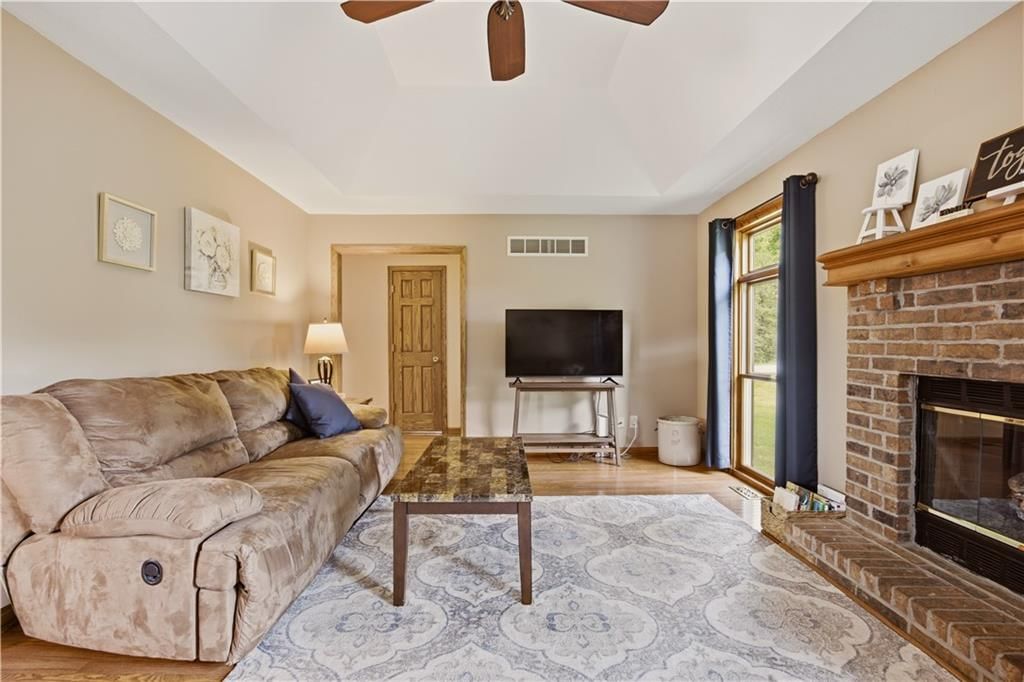 748 S Peculiar Drive — photo 9