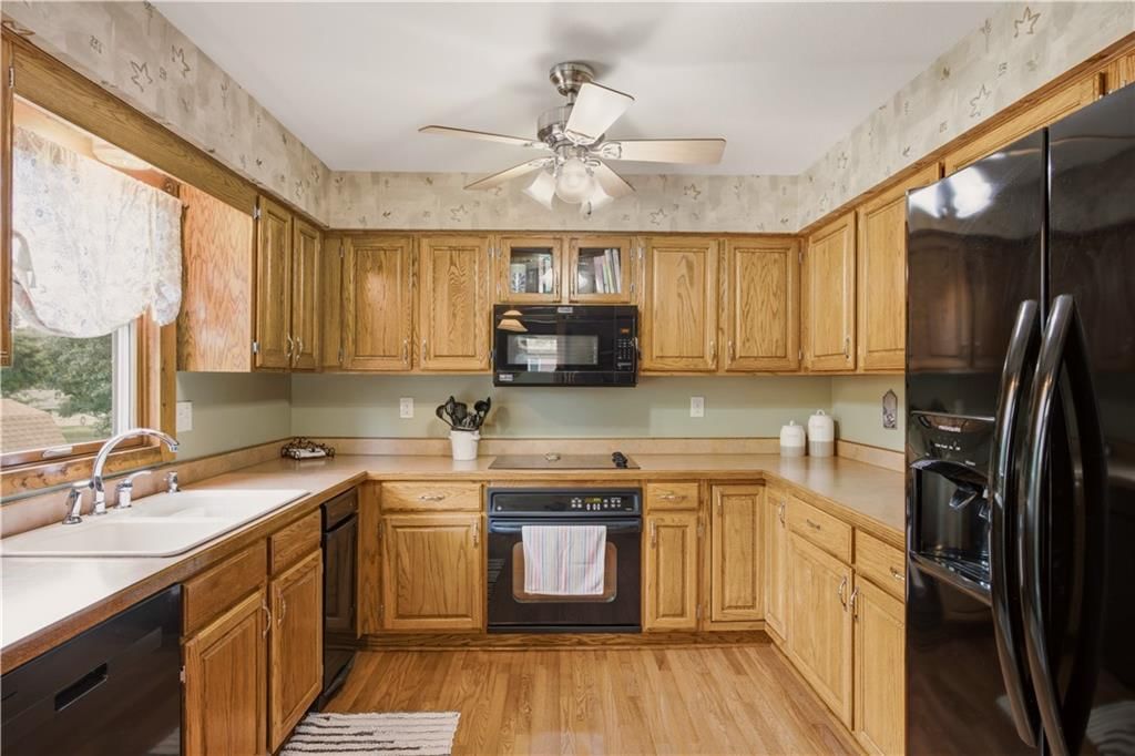 748 S Peculiar Drive — photo 11