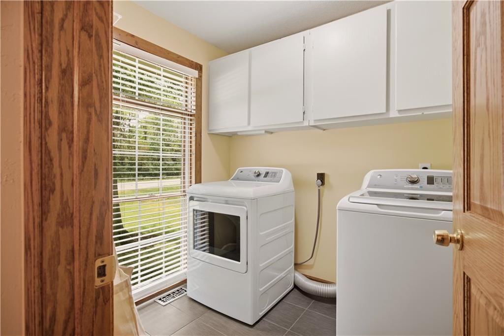 748 S Peculiar Drive — photo 21