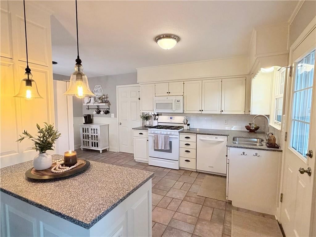 407 Linden Place — photo 2