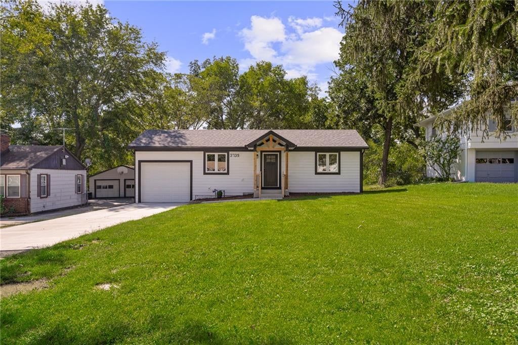 3739 Meadow Lane, Kansas City, MO: listing photo 2