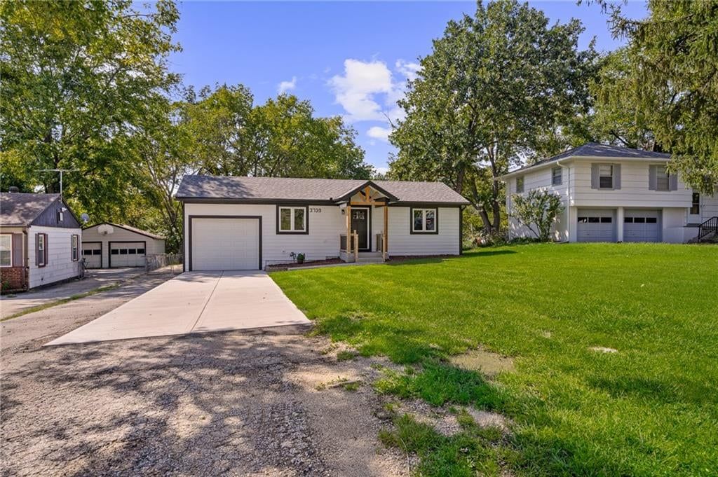 3739 Meadow Lane, Kansas City, MO: listing photo 3
