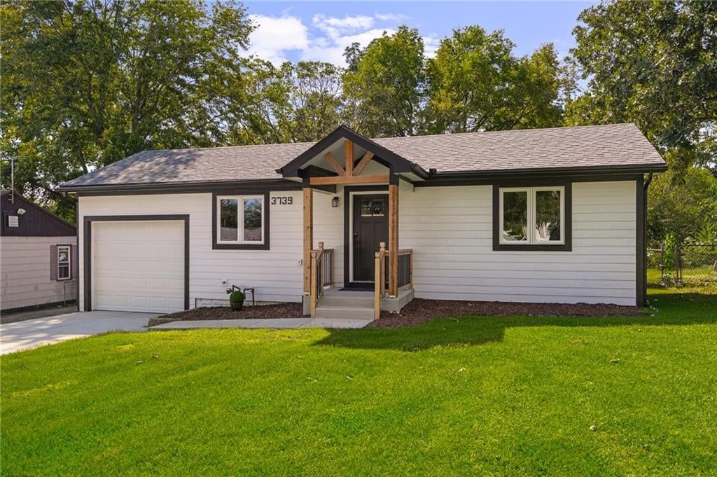Photo 6 of 47 - 3739 Meadow Lane, Kansas City, MO 64137