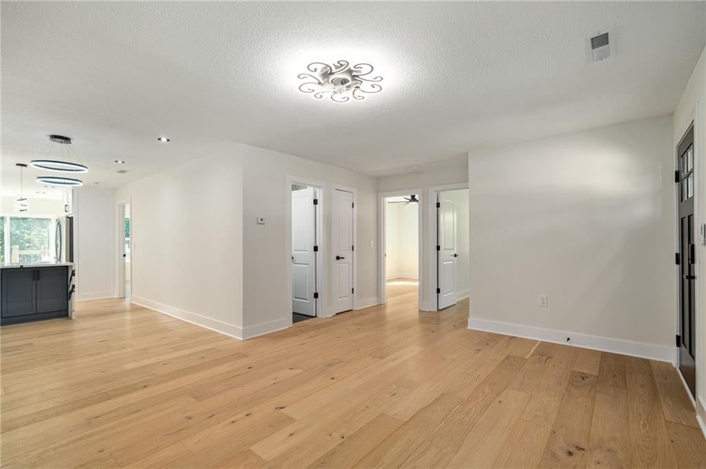 Photo 11 of 47 - 3739 Meadow Lane, Kansas City, MO 64137