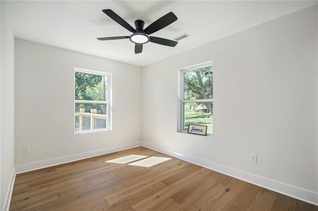 Photo 24 of 47 - 3739 Meadow Lane, Kansas City, MO 64137
