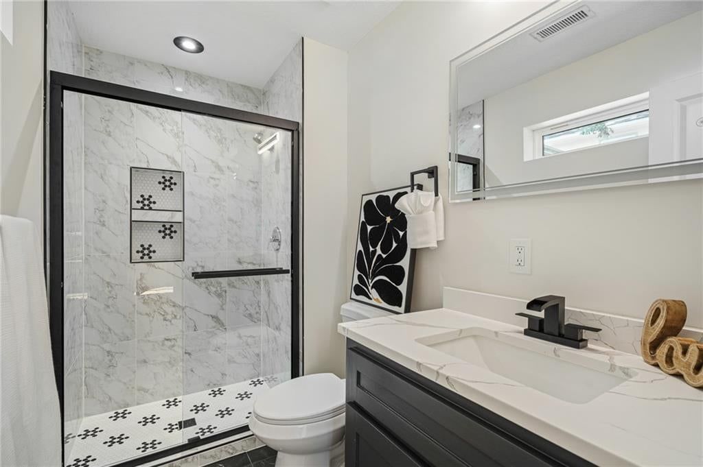 Photo 26 of 47 - 3739 Meadow Lane, Kansas City, MO 64137