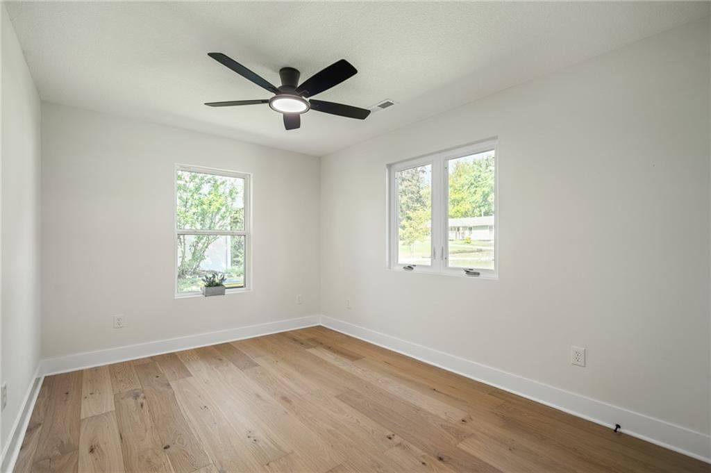 Photo 28 of 47 - 3739 Meadow Lane, Kansas City, MO 64137