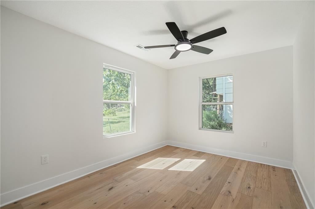 Photo 32 of 47 - 3739 Meadow Lane, Kansas City, MO 64137