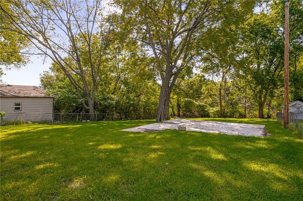 Photo 42 of 47 - 3739 Meadow Lane, Kansas City, MO 64137