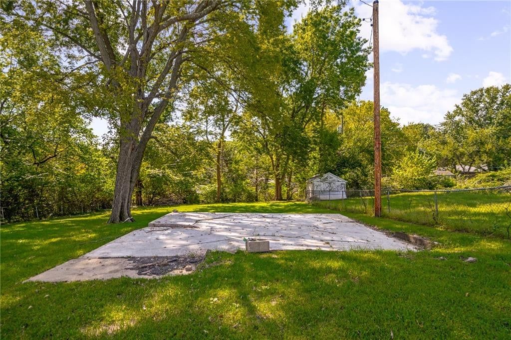 Fenced yard at 3739 Meadow Lane, Kansas City, MO 64137