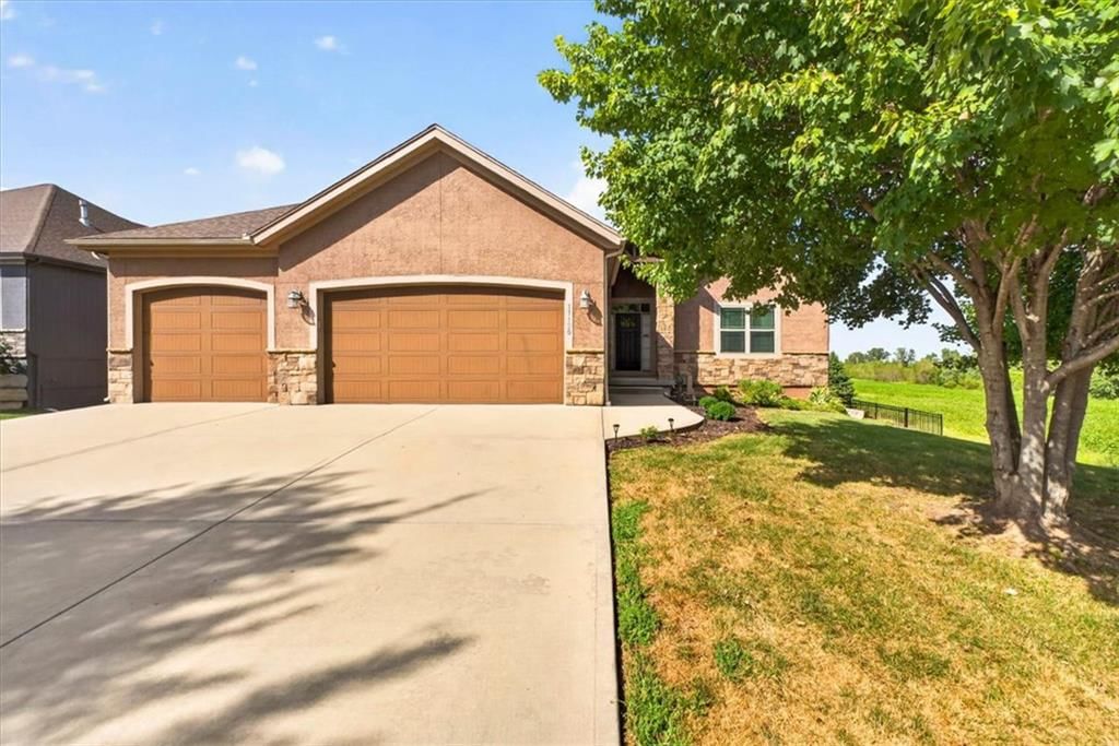 17120 W 197th Place, Spring Hill, KS