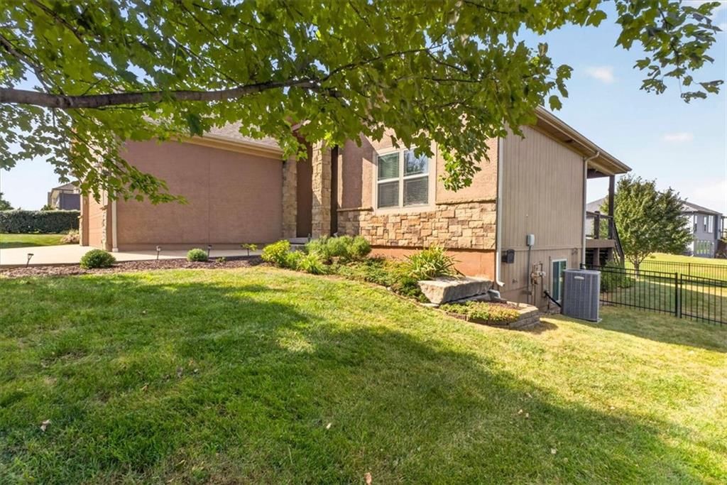17120 W 197th Place, Spring Hill, KS: listing photo 3