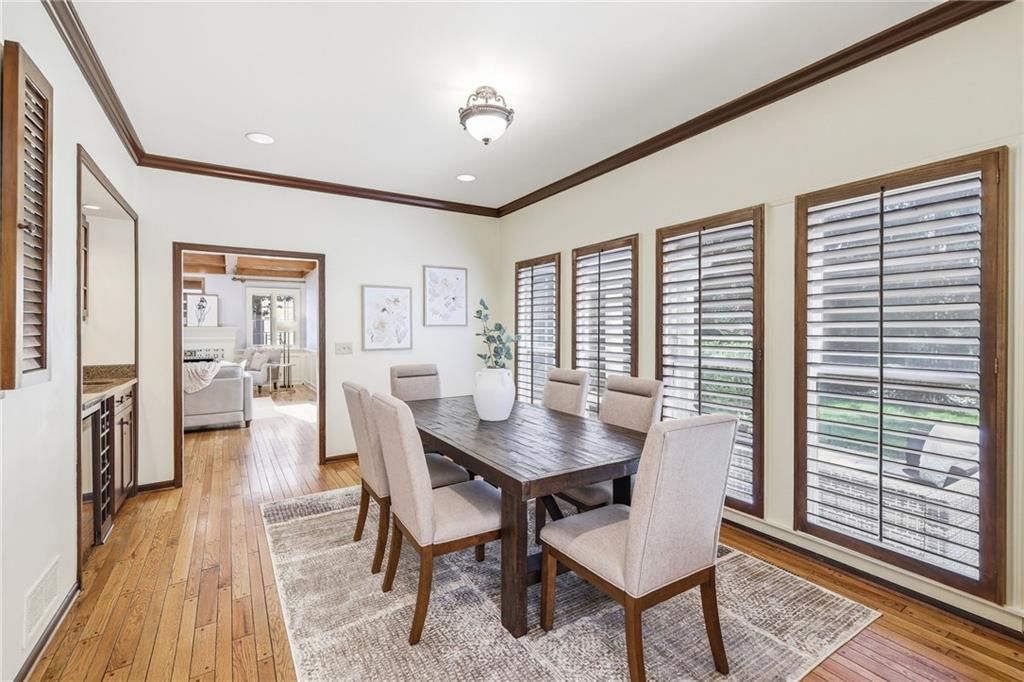 Photo 27 of 84 - 4001 W 101st Terrace, Overland Park, KS 66207