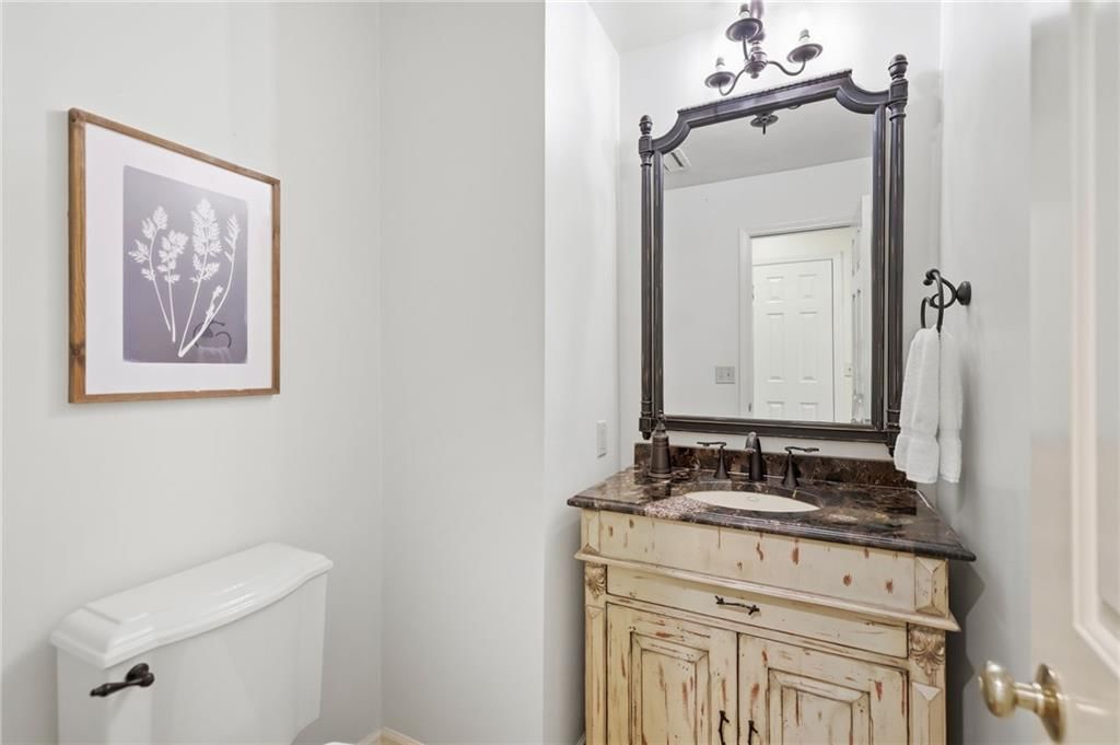 Photo 38 of 84 - 4001 W 101st Terrace, Overland Park, KS 66207