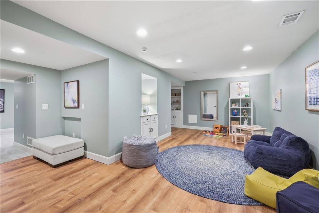 Photo 63 of 84 - 4001 W 101st Terrace, Overland Park, KS 66207