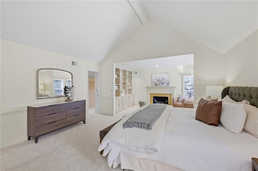 Photo 41 of 84 - 4001 W 101st Terrace, Overland Park, KS 66207