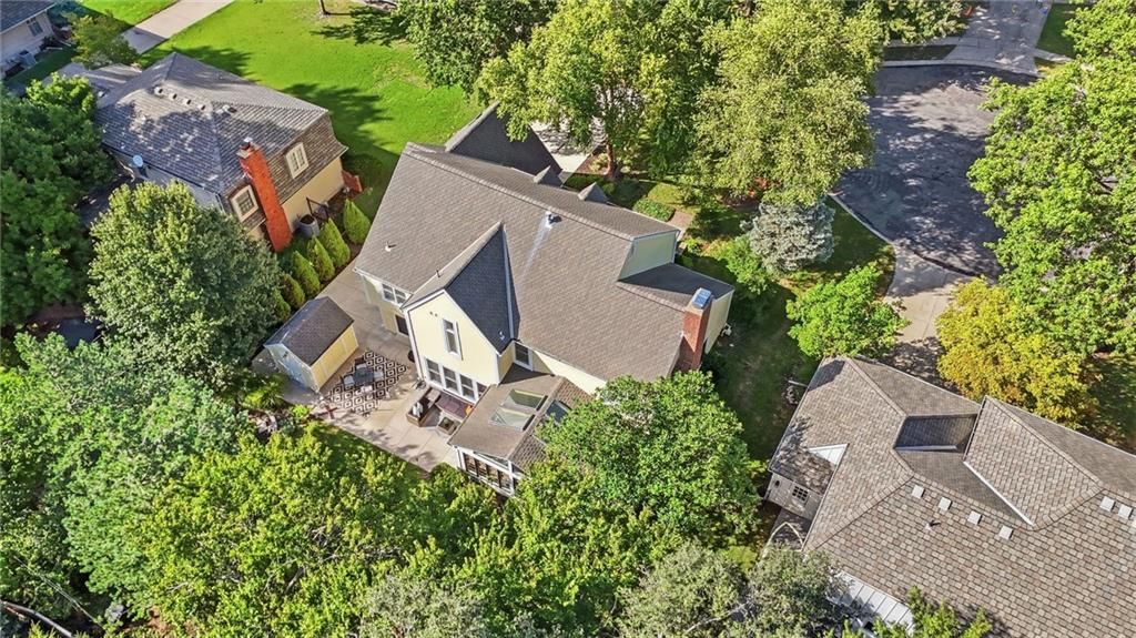Photo 82 of 84 - 4001 W 101st Terrace, Overland Park, KS 66207