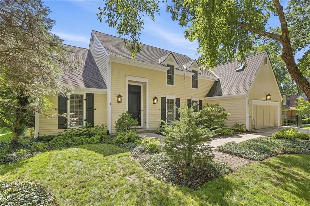 Photo 5 of 84 - 4001 W 101st Terrace, Overland Park, KS 66207