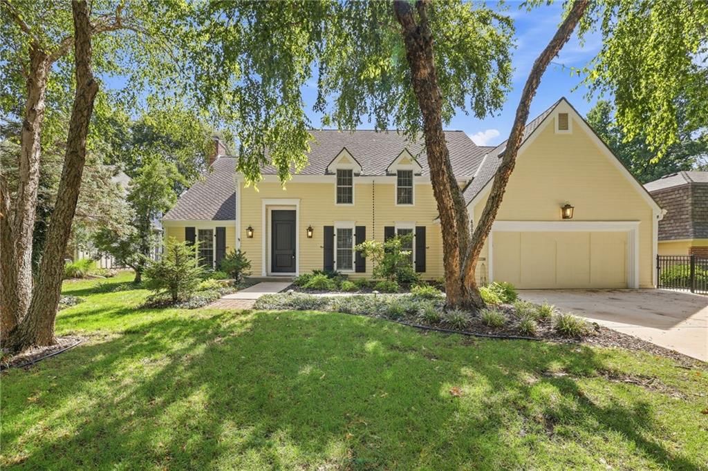 Photo 3 of 84 - 4001 W 101st Terrace, Overland Park, KS 66207