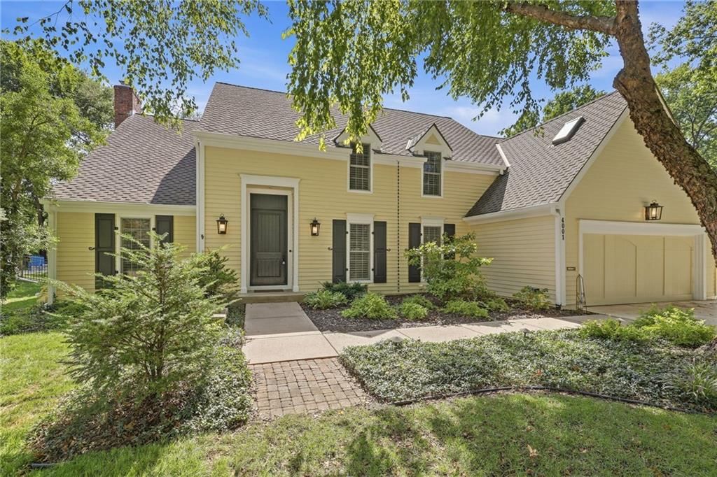 Photo 4 of 84 - 4001 W 101st Terrace, Overland Park, KS 66207