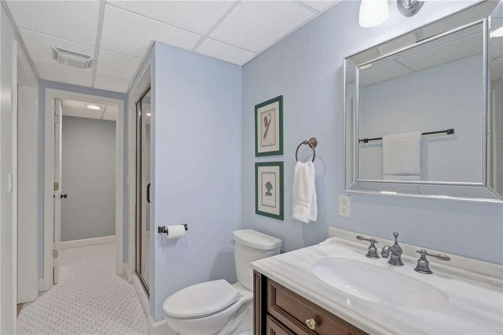 Photo 71 of 84 - 4001 W 101st Terrace, Overland Park, KS 66207