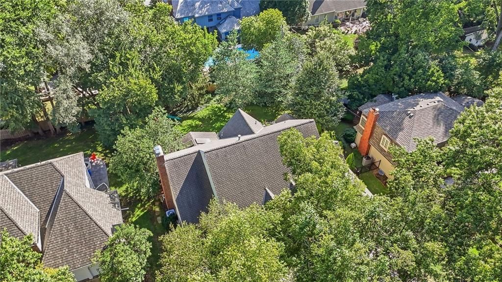 Photo 80 of 84 - 4001 W 101st Terrace, Overland Park, KS 66207