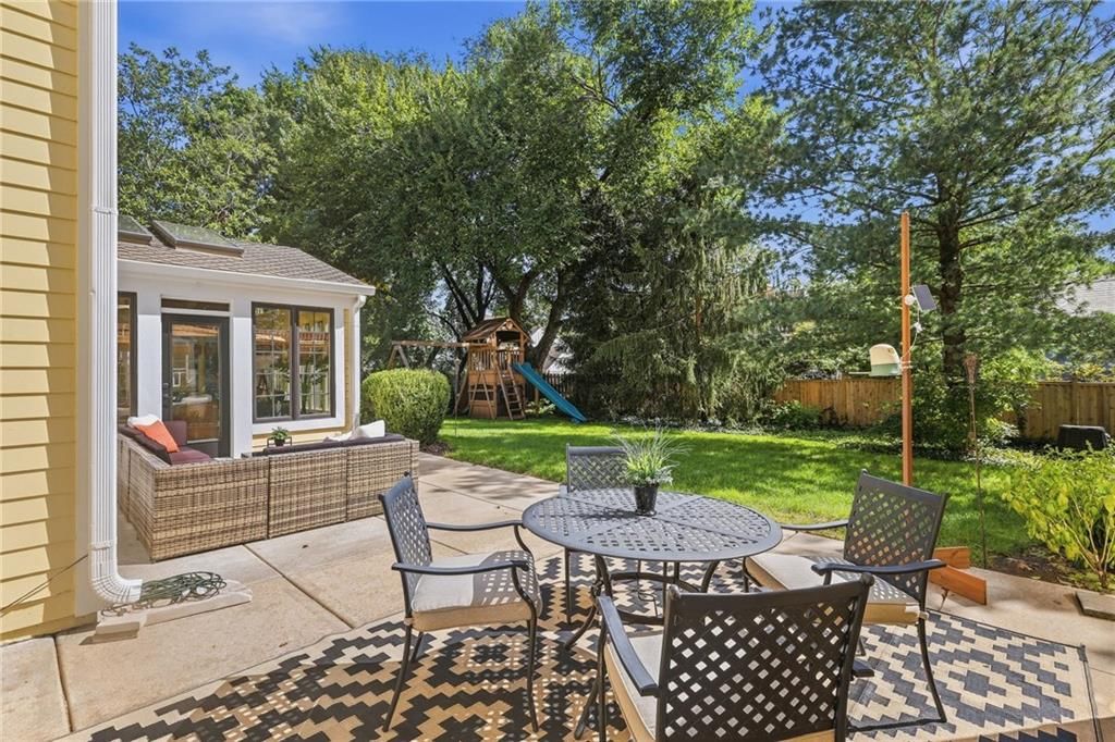 Photo 77 of 84 - 4001 W 101st Terrace, Overland Park, KS 66207