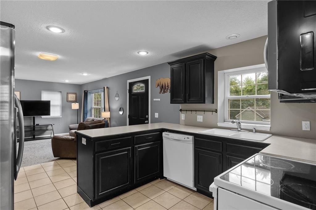 3325 Locust Street — photo 9