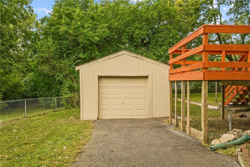 2022 S Hardy Ave — photo 23