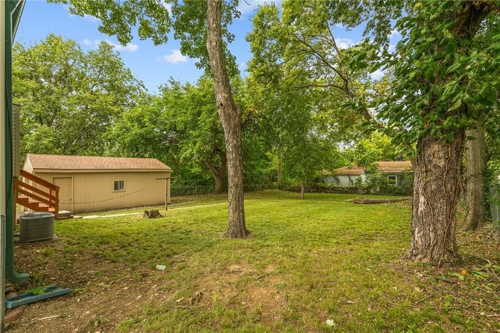 2022 S Hardy Ave — photo 26