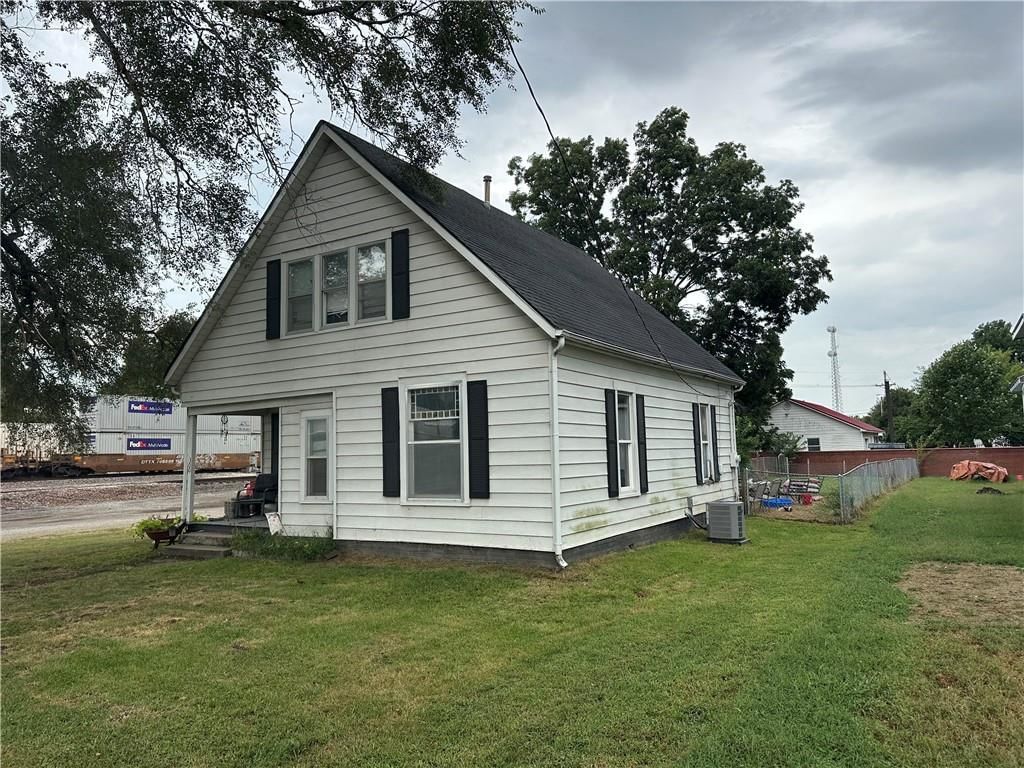 300 NE 1st Street — photo 30