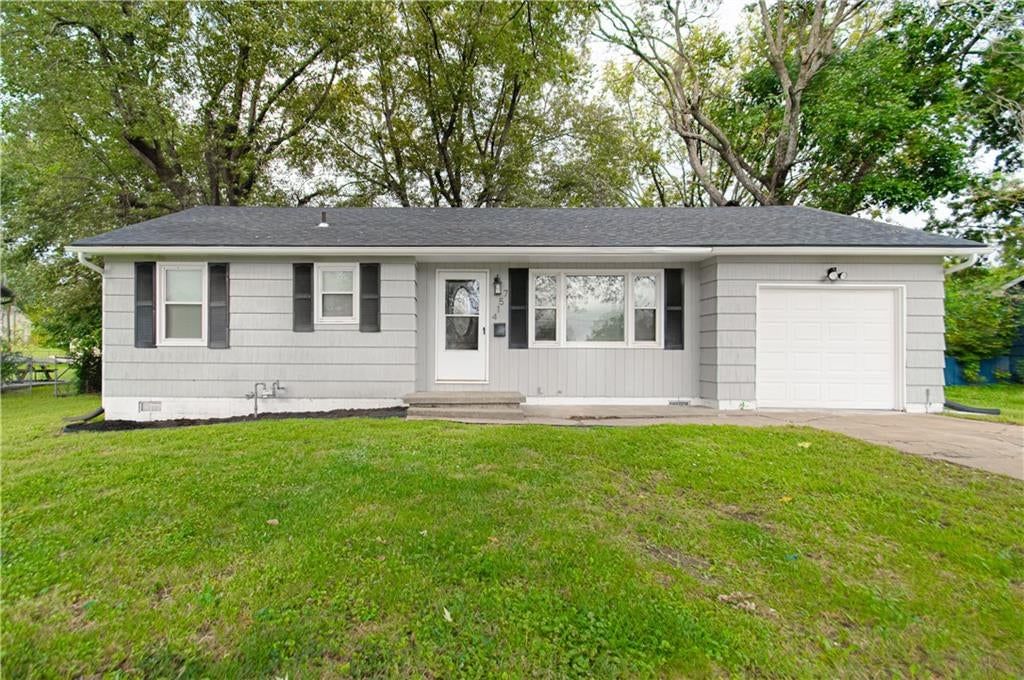 7514 Woodson Road, Raytown, MO: listing photo 3
