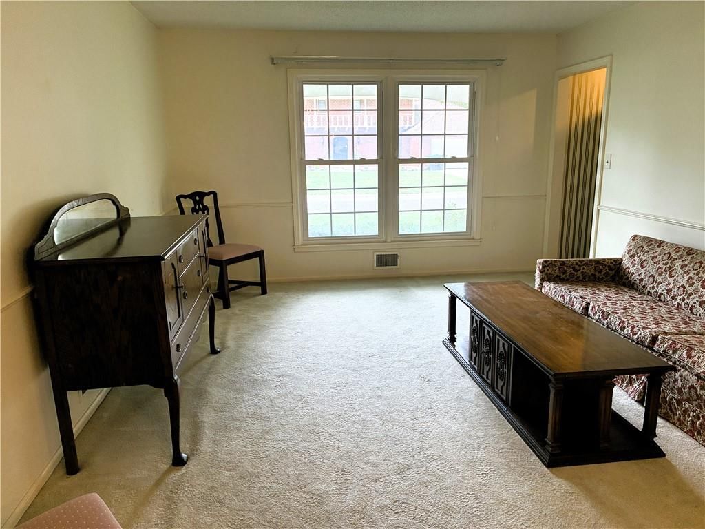 Photo 4 of 26 - 1212 SW Horizon Drive, Blue Springs, MO 64015