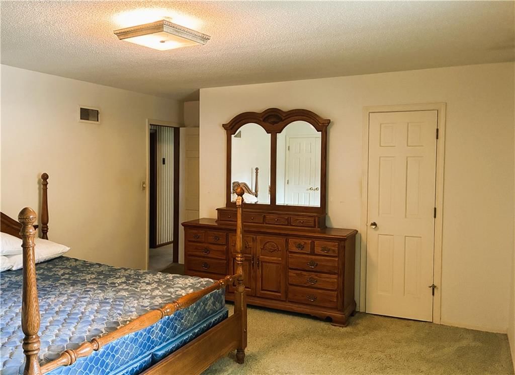Photo 12 of 26 - 1212 SW Horizon Drive, Blue Springs, MO 64015