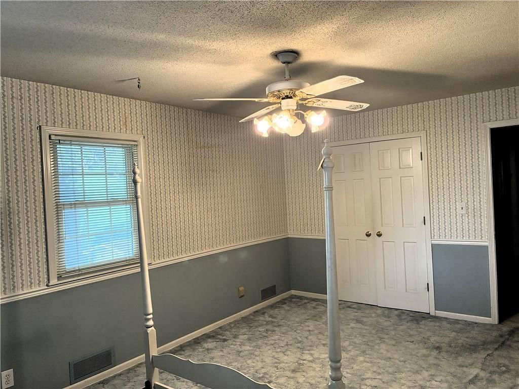 Photo 16 of 26 - 1212 SW Horizon Drive, Blue Springs, MO 64015