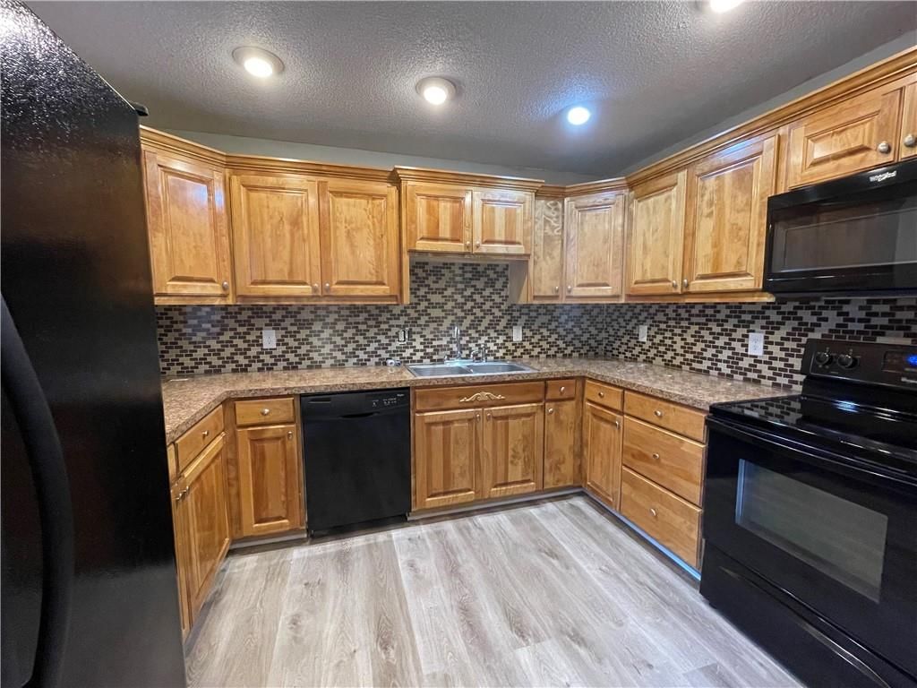 18904 E Arrowhead Drive — photo 5