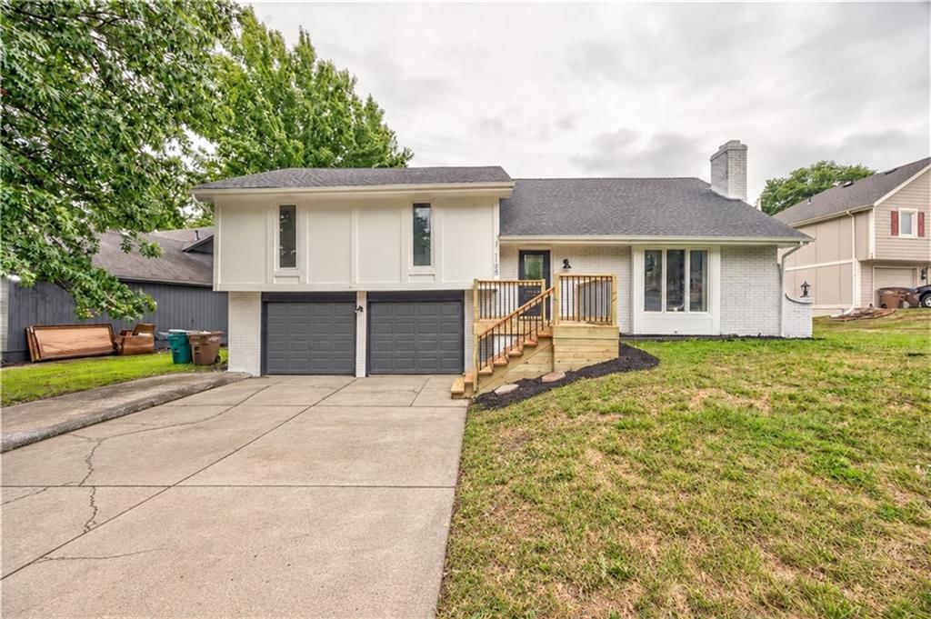 Attached garage at 1105 Brookside Place, Raymore, MO 64083