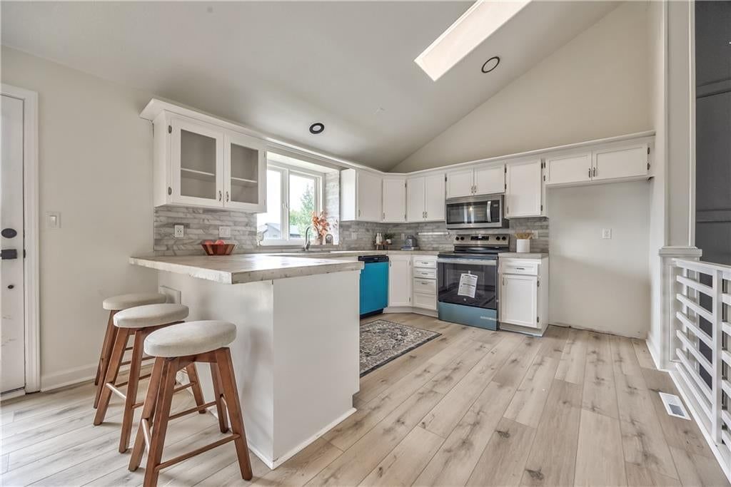 Photo 7 of 33 - 1105 Brookside Place, Raymore, MO 64083