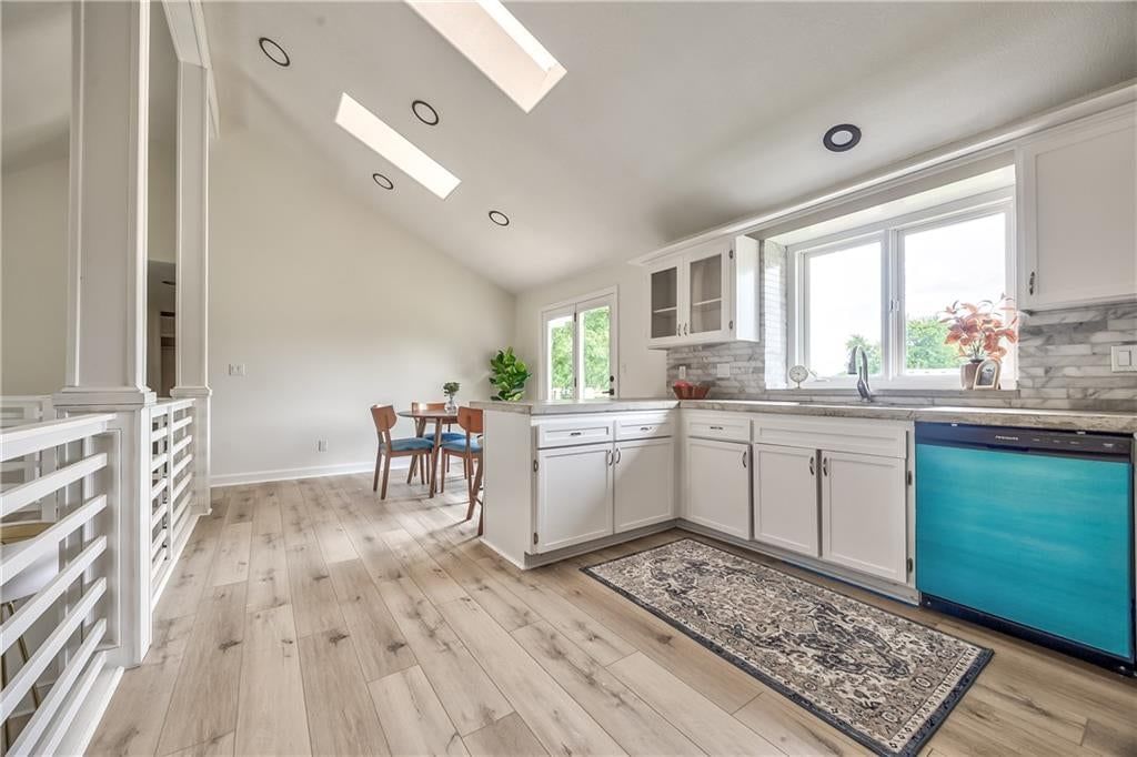 Photo 9 of 33 - 1105 Brookside Place, Raymore, MO 64083