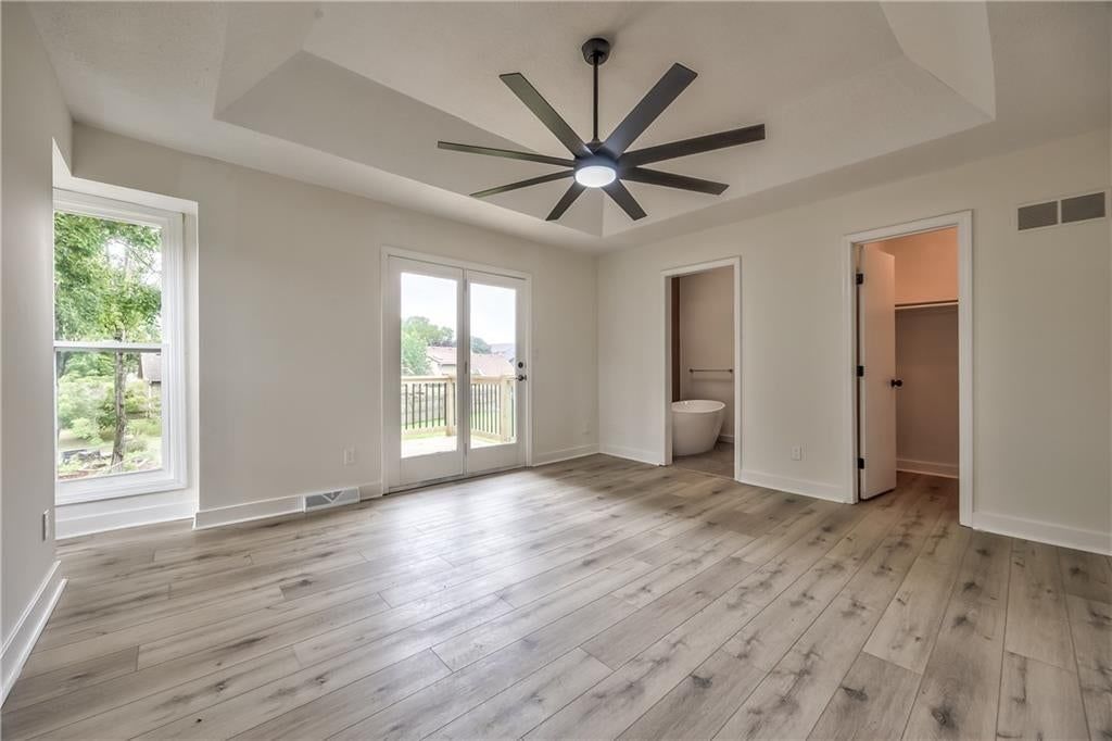 Photo 16 of 33 - 1105 Brookside Place, Raymore, MO 64083