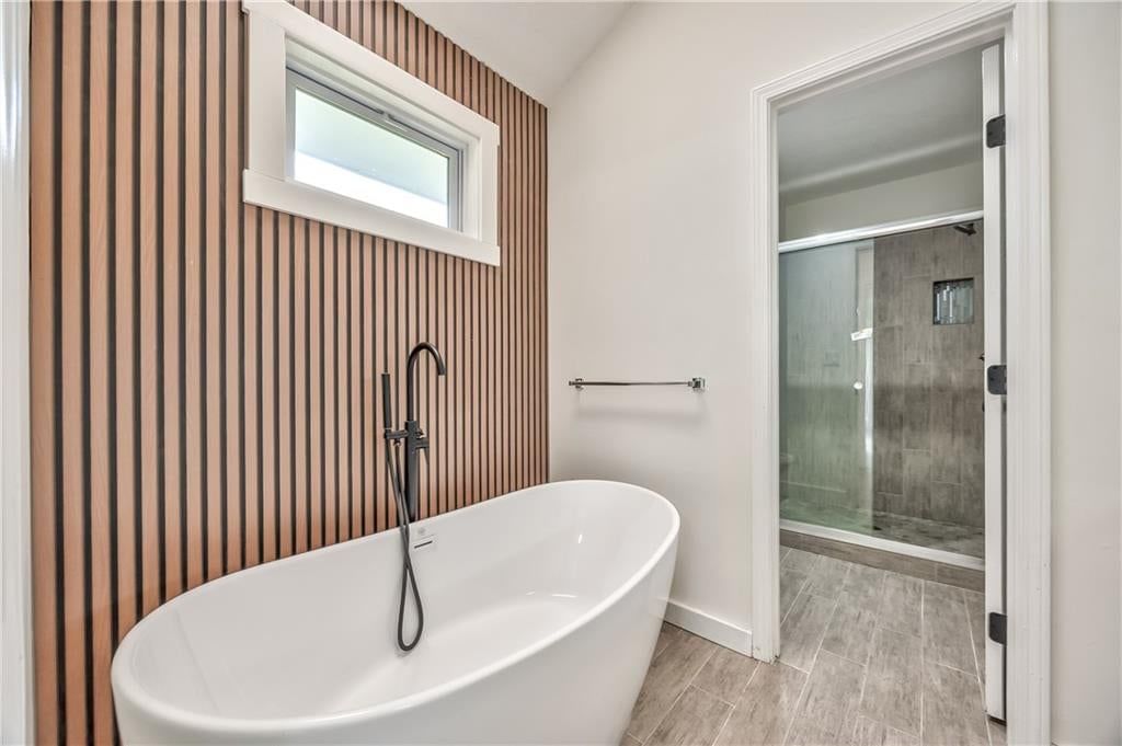 Frameless glass shower at 1105 Brookside Place, Raymore, MO 64083