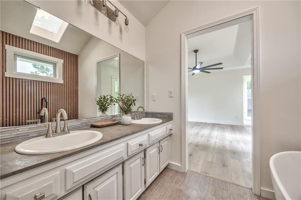 Double vanity at 1105 Brookside Place, Raymore, MO 64083