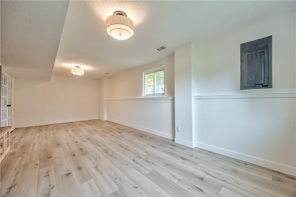 Photo 24 of 33 - 1105 Brookside Place, Raymore, MO 64083